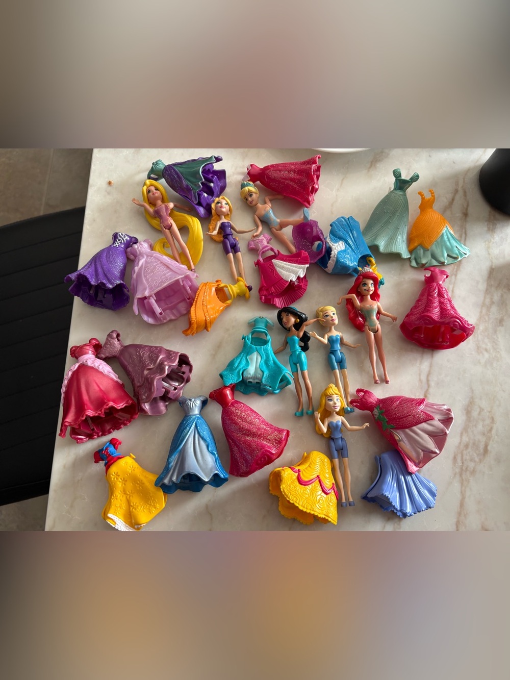 Disney Mini Princess magiclip Dolls with Bright Pink Purple Blue Yellow Dresses